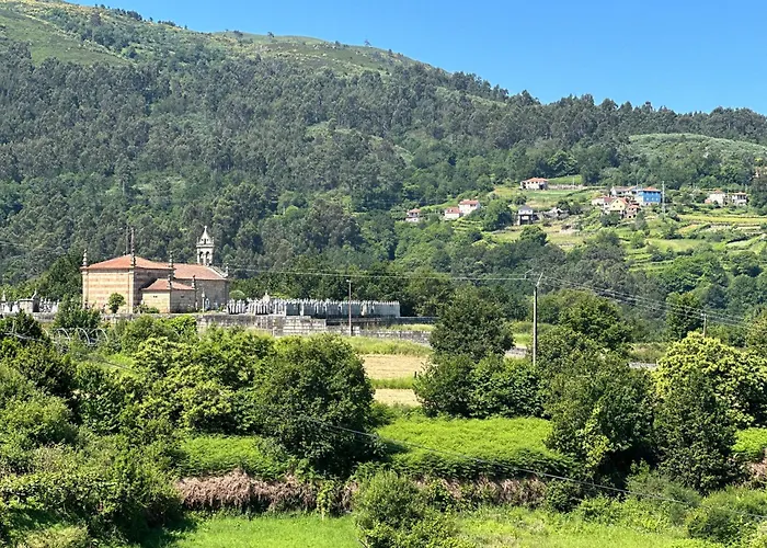 Casa La Oveja Negra, Con Piscina Ferienhaus Padrenda